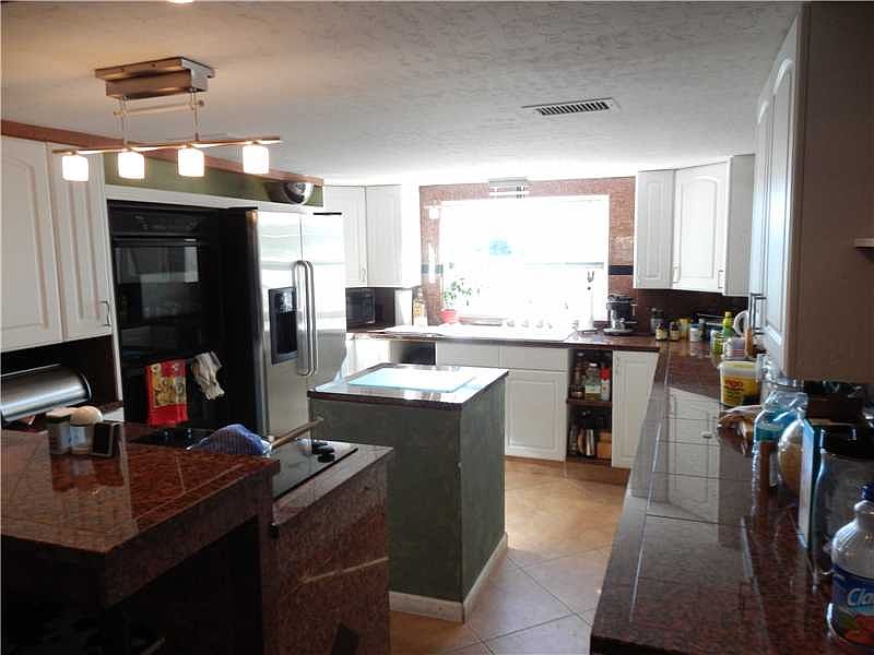 1st image of 3040 Lakeshore Dr