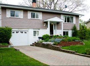 1525 Highland Blvd, Hoffman Estates, IL 60169