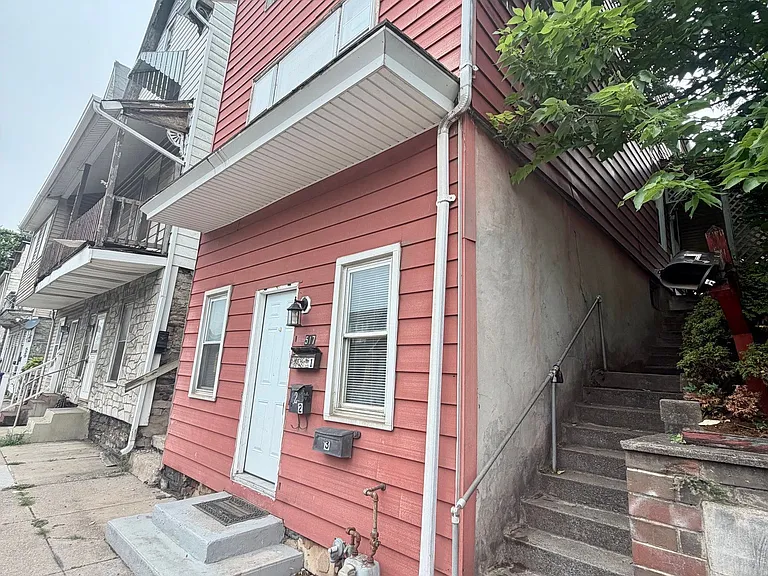517 N Front St #1 — Photo 2