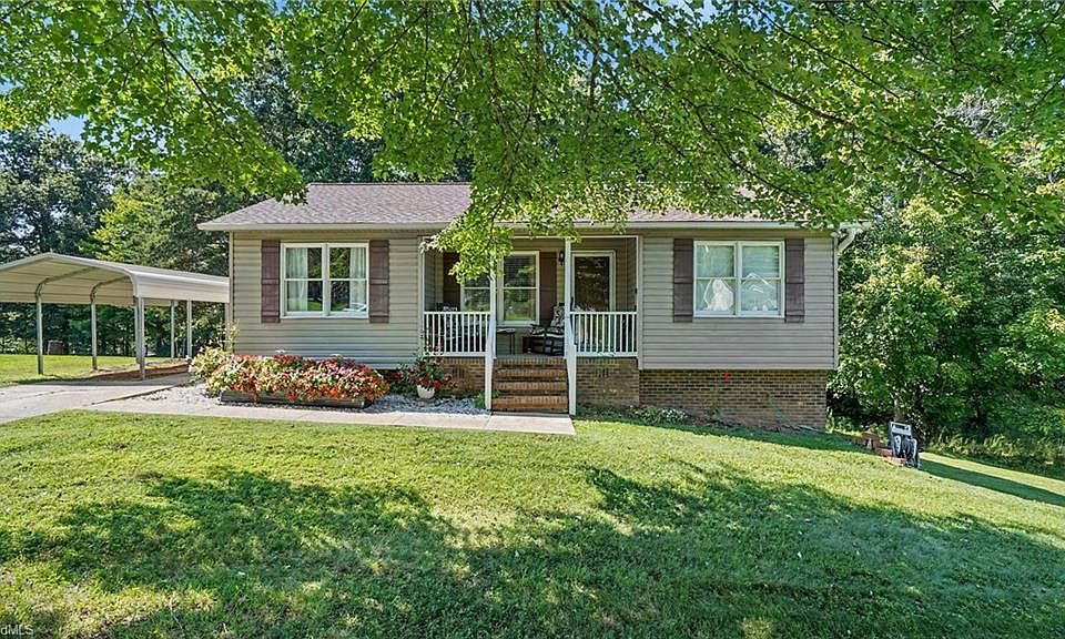 1st image of 137 Oak Ridge Pl