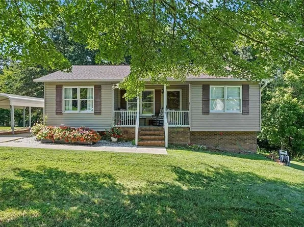 137 Oak Ridge Pl, Mount Airy, NC 27030