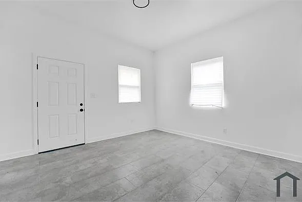 869 N Montgomery St — Photo 5