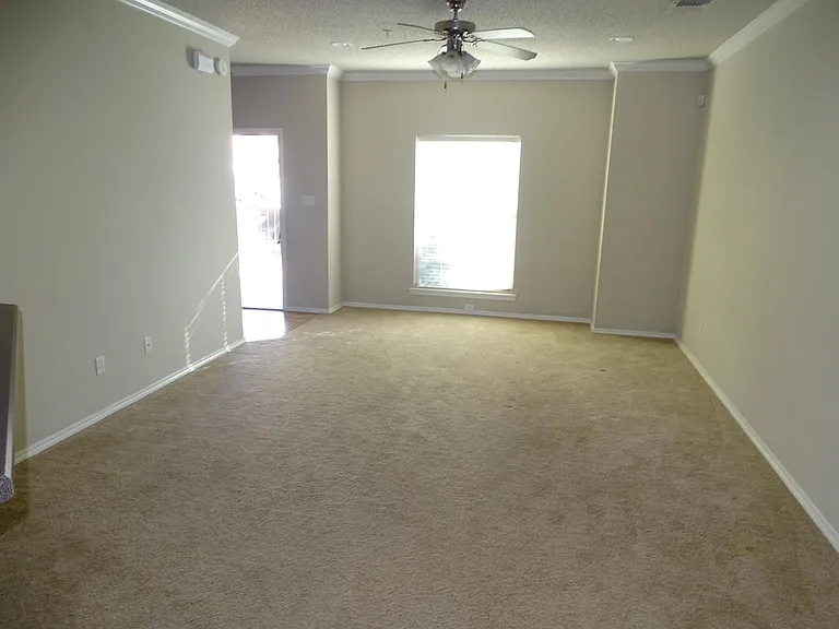 2106 Main St — Photo 12