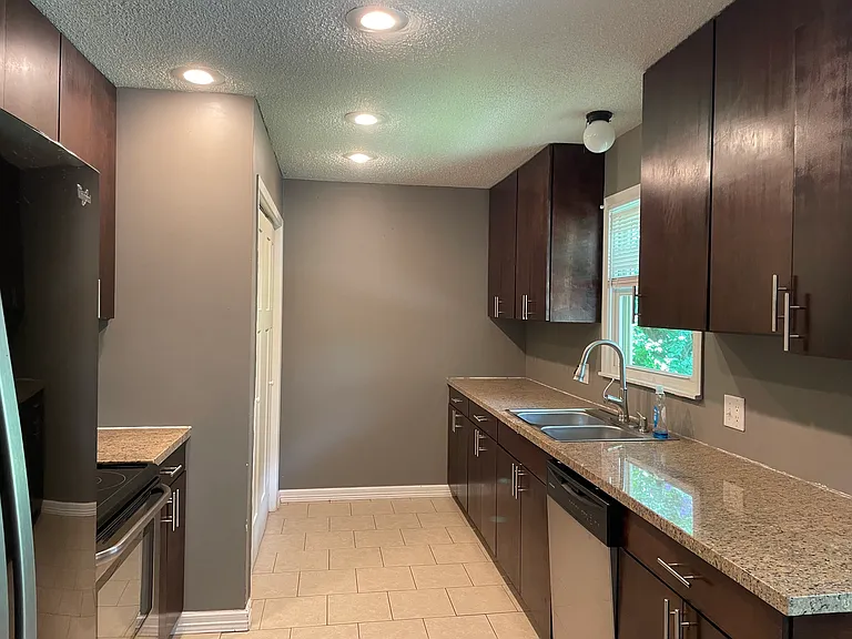 2424 S Dollison Ave — Photo 5