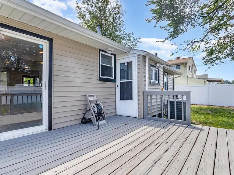 504 Hamlen Rd — Photo 13