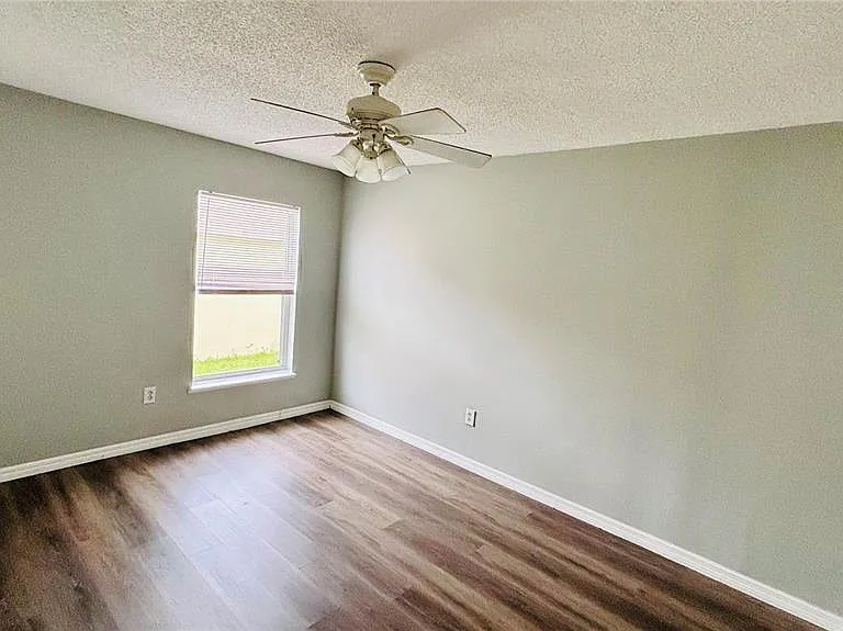 15937 Wilkinson Dr — Photo 13