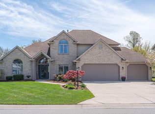 2111 Deer Lodge Dr, Fort Wayne, IN