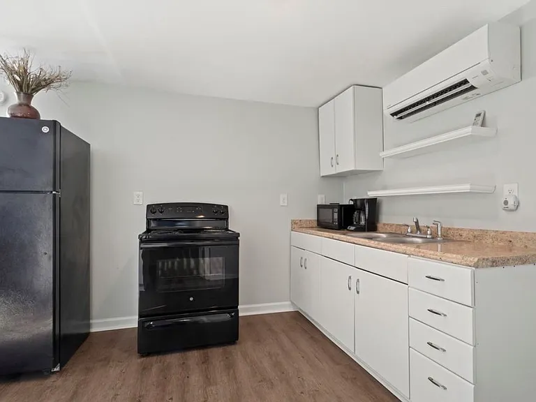 1305B Stratford Ave #B — Photo 11