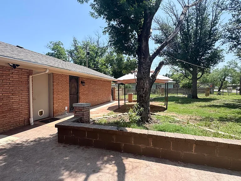 2018 Douglas Dr — Photo 17