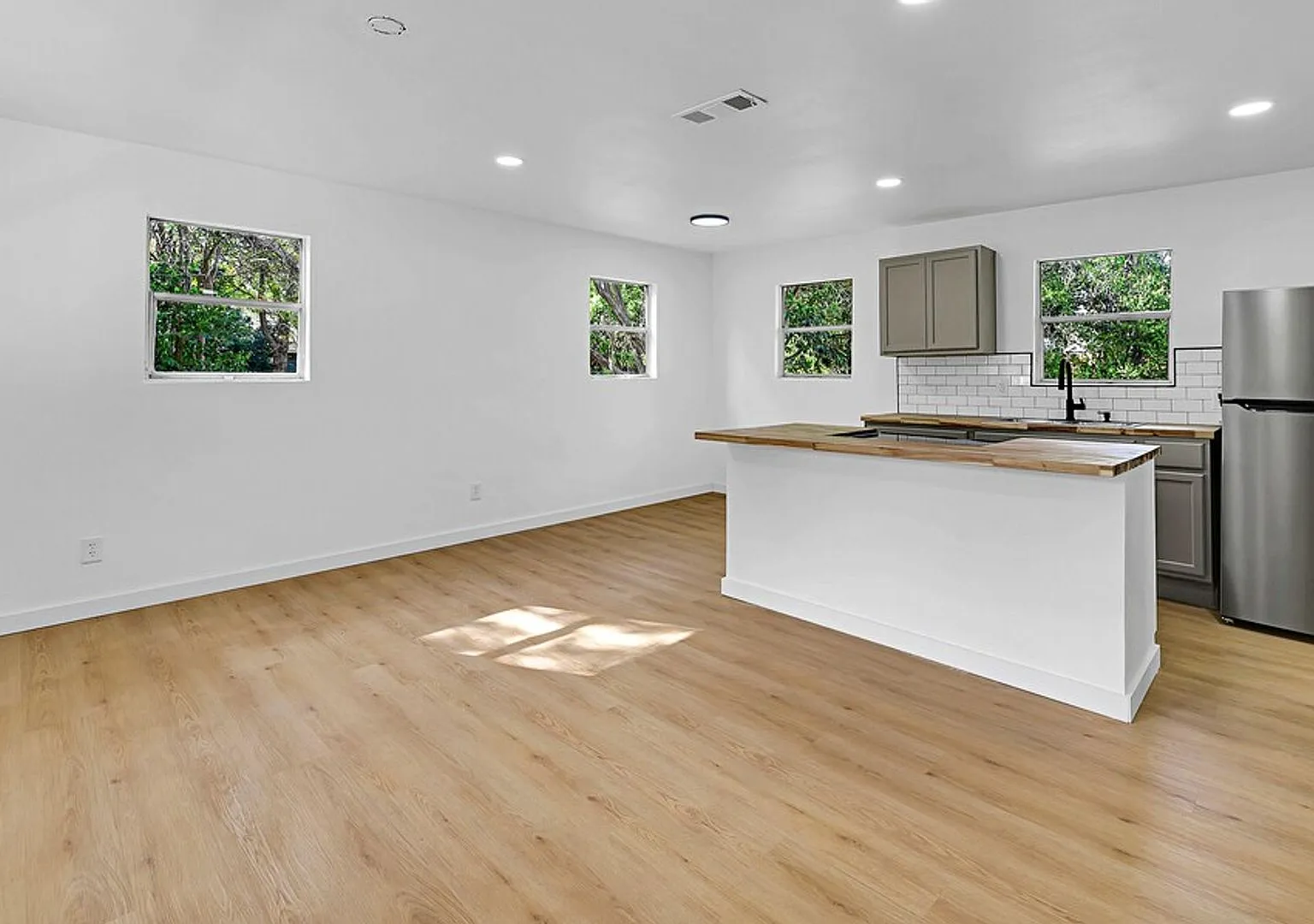 Spacious 3BD 2BA Home in Waco — Photo 4