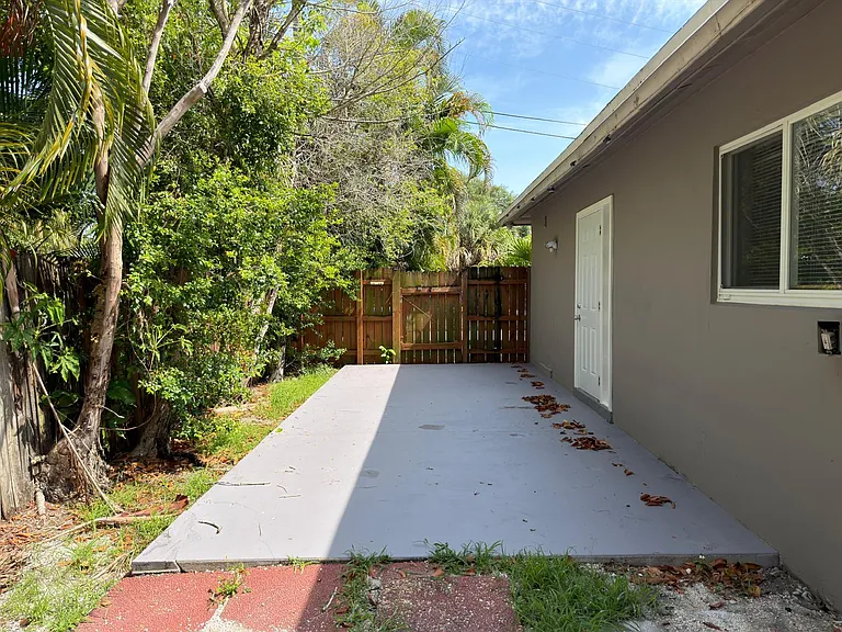 600 NW 18th St W — Photo 12