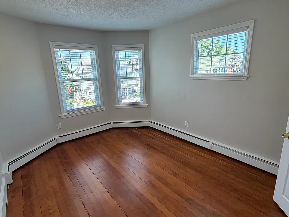 87 Webster St #4