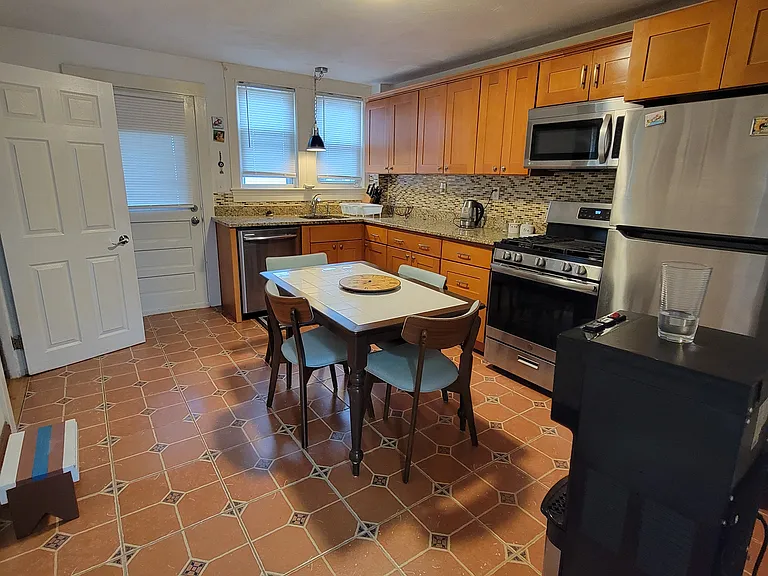 15 Shawmut St — Photo 4