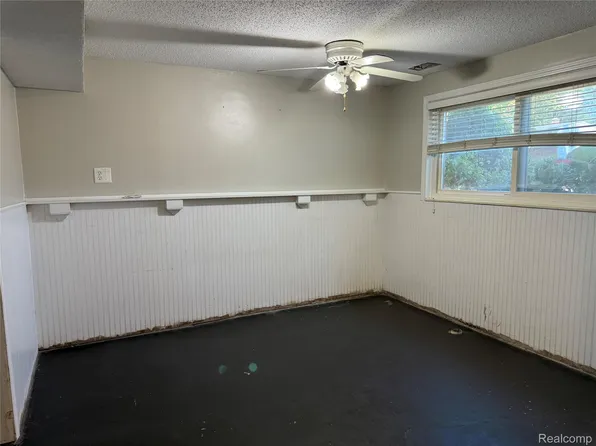 31666 E Ditner Dr, Rockwood, MI 48173