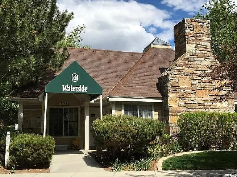 1222 E Waterside Cv — Photo 17