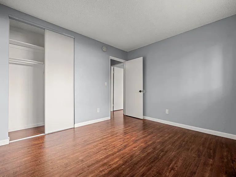 5900 Reseda Blvd — Photo 14