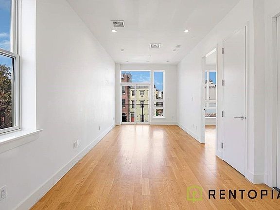 2nd image of 820 Dekalb Ave #3M