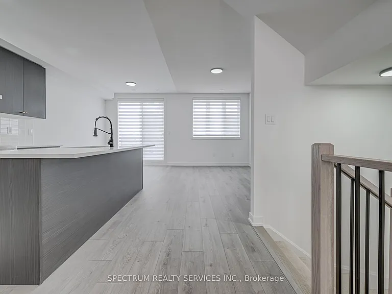 146 Blue Forest Cres — Photo 13
