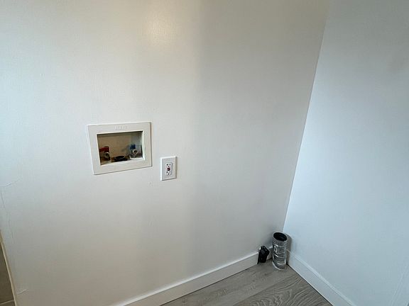 4th image of 2485 E Main St