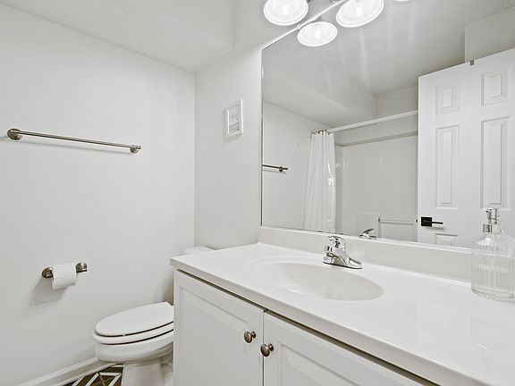 4th image of 3224 Shore Dr
