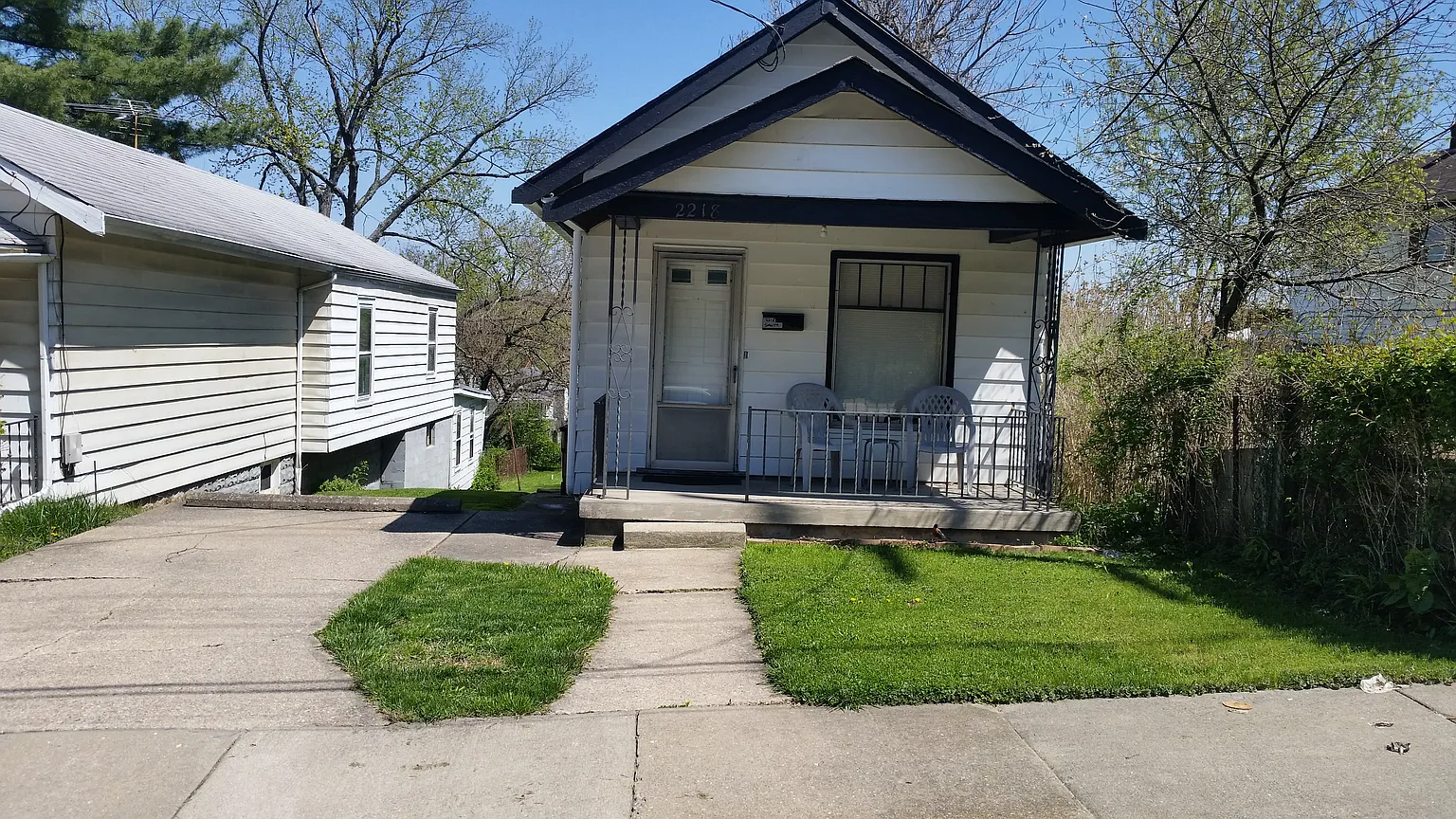 2218 Center St photo 1