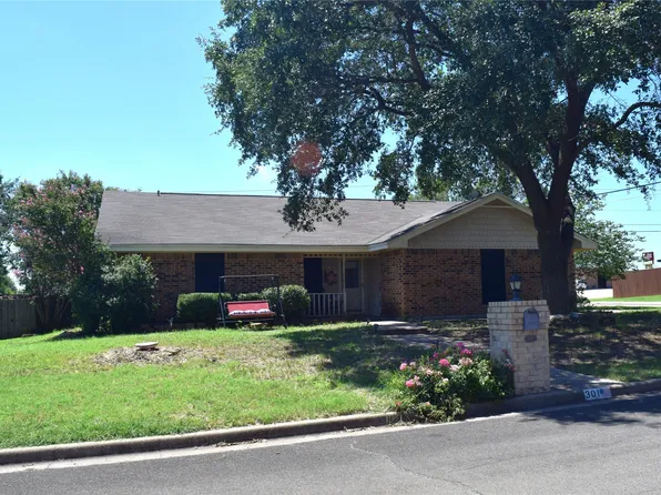 301 Cross Country Dr, Hewitt, TX 76643