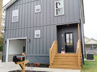 9 9th St, Greer, SC 29651