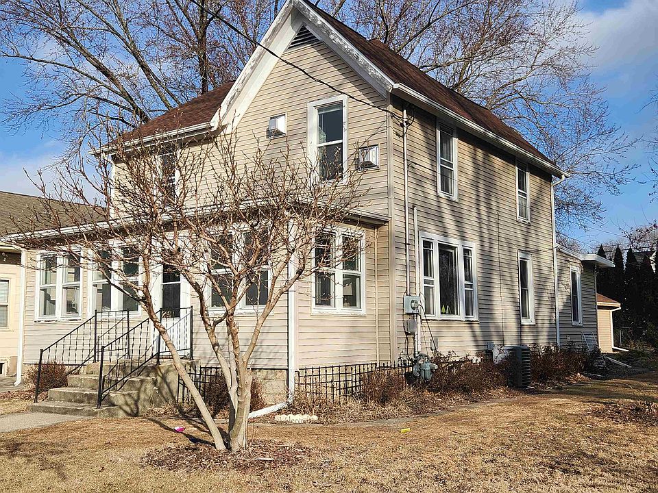 1st image of 712 Eisenhower Ave