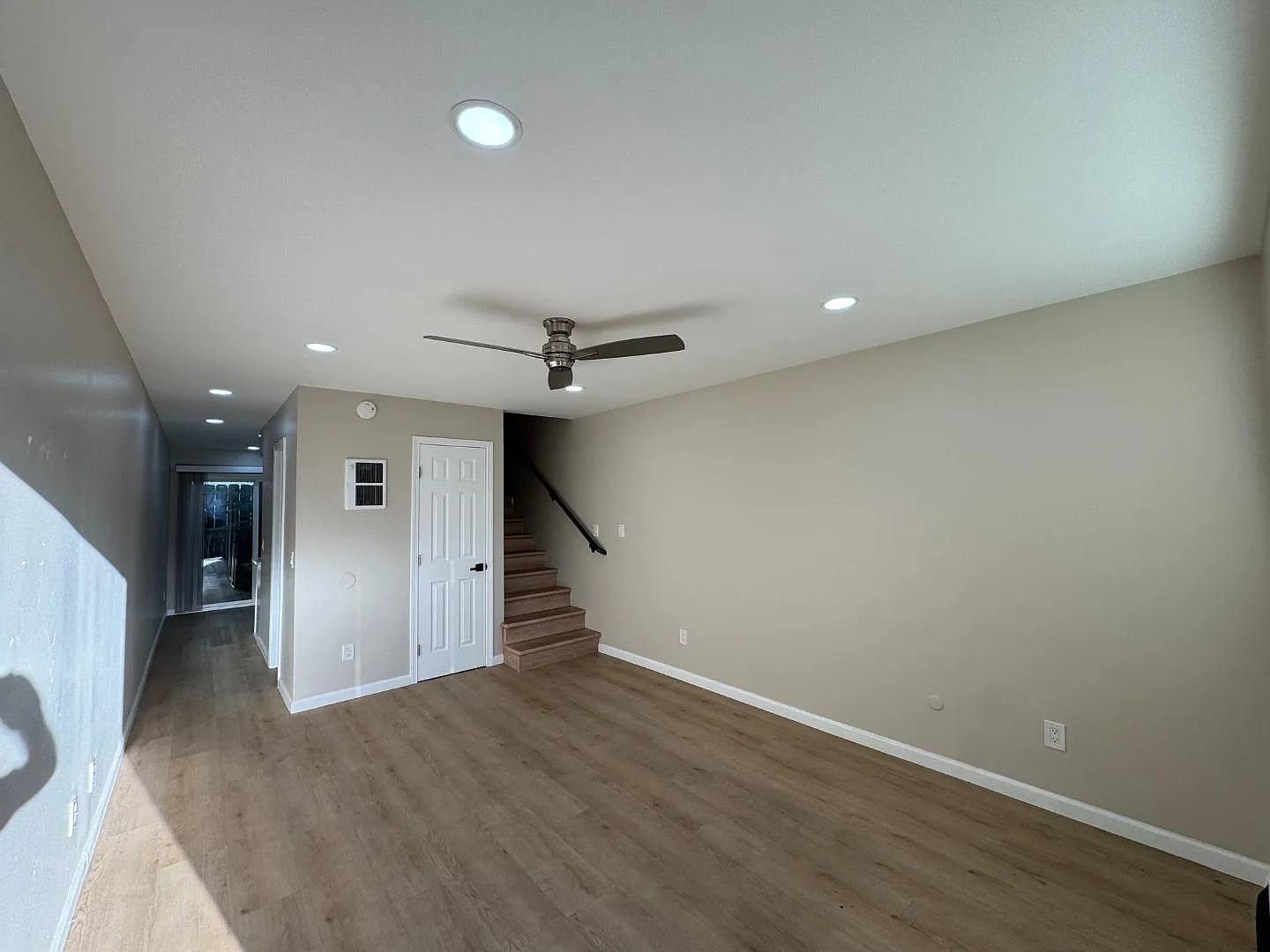 7125 Waite Dr - Unit 9 — Photo 2