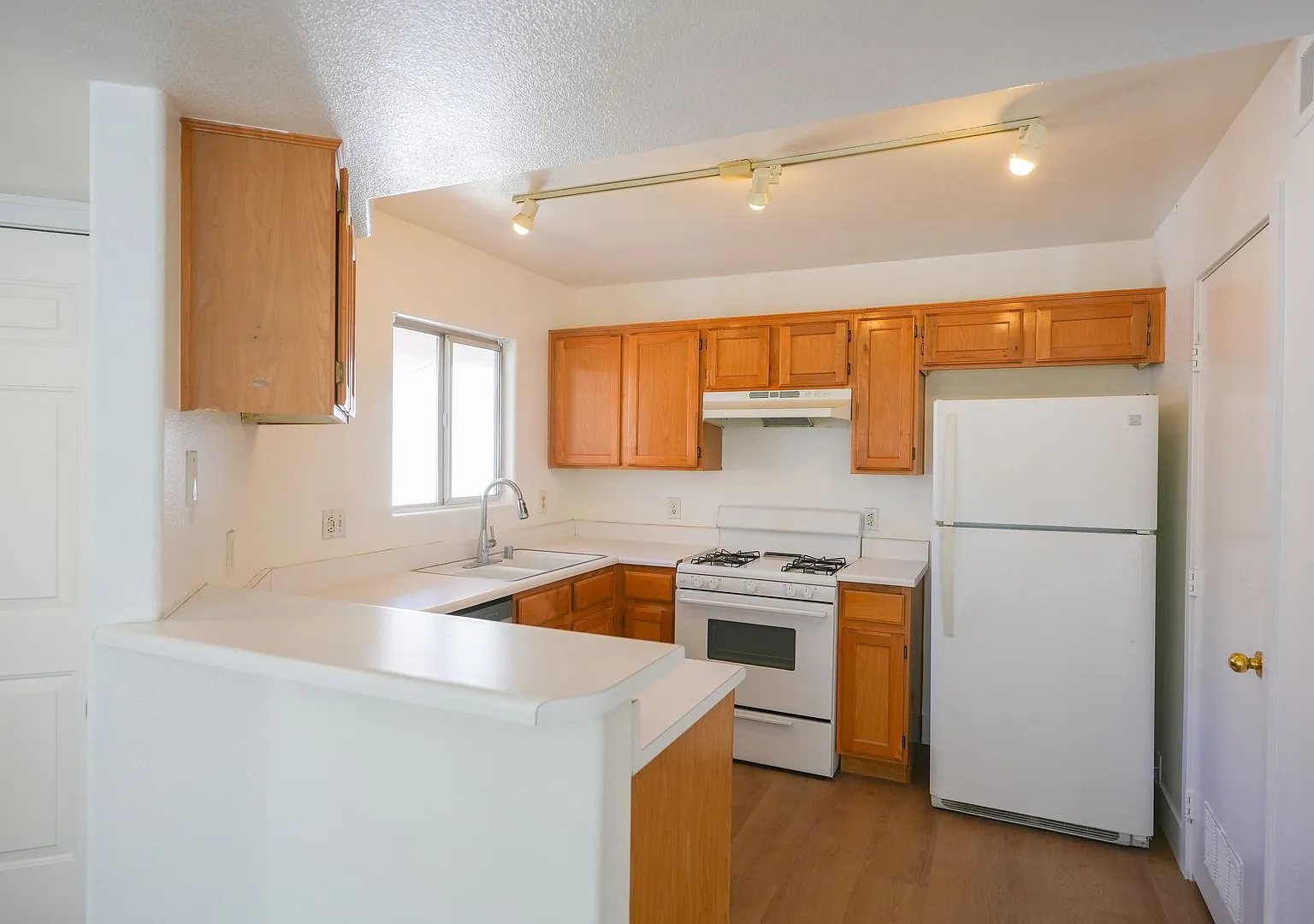 Beautifully Updated 2-Bedroom Condo in a Gated Community — Photo 4