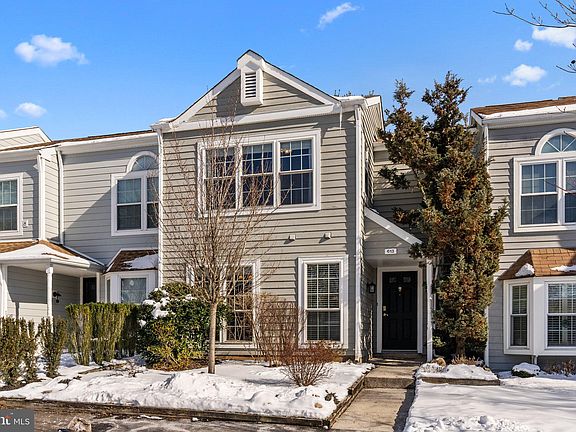 2nd image of 613 Danbury Ct