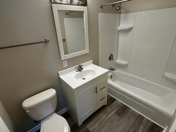 2nd image of 637 Green Bay S #2