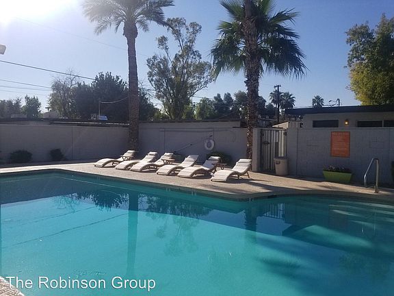 2nd image of 805 W Brown St #8364127