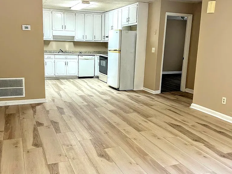 601 Elmwood St #4 — Photo 7