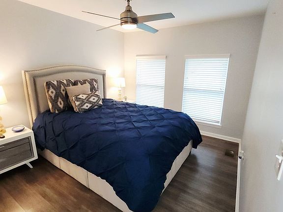3rd image of 4058 Sweetbriar Ln