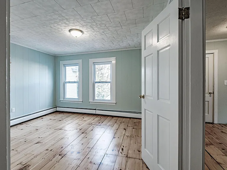 Bedroom #3 - door is off of the bonus room, also an adjoining (lockable) door to bedroom #2