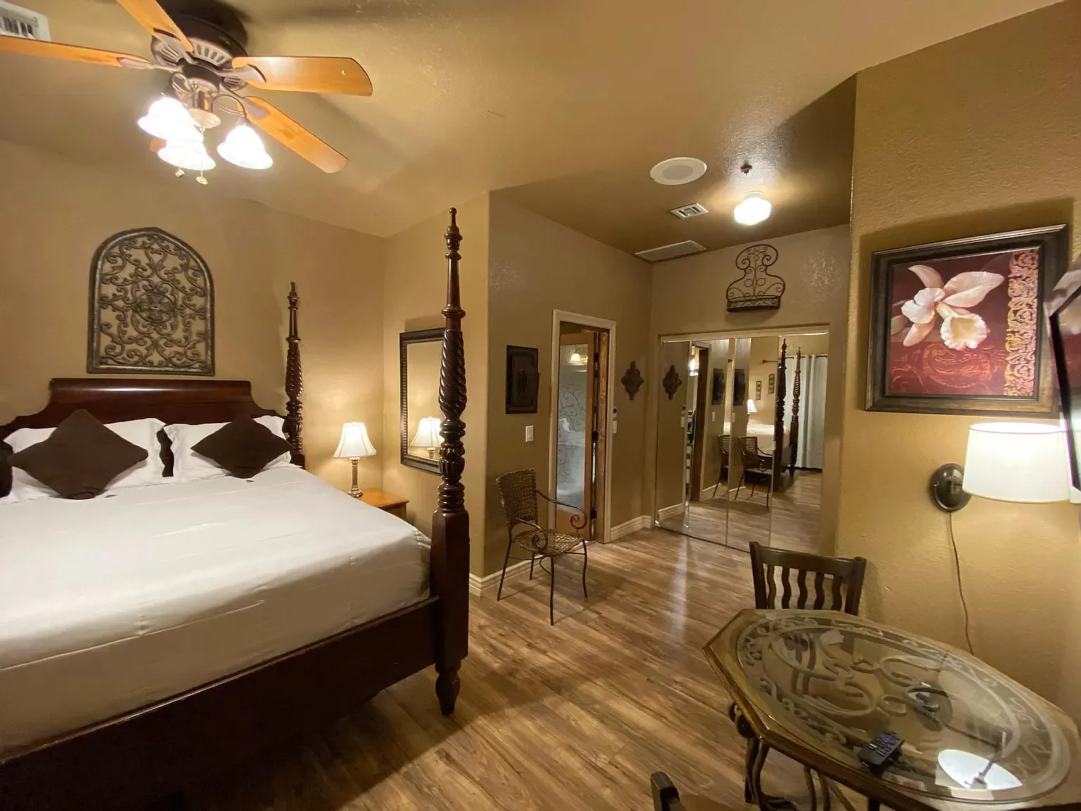 6 bed, 5800 sqft, $1,550 — Photo 4