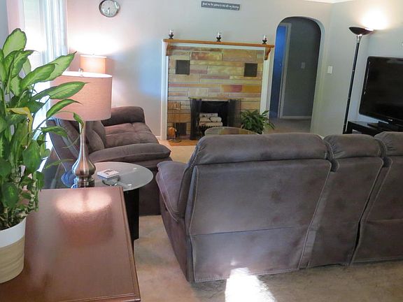 3rd image of 208 Cherrywood Dr