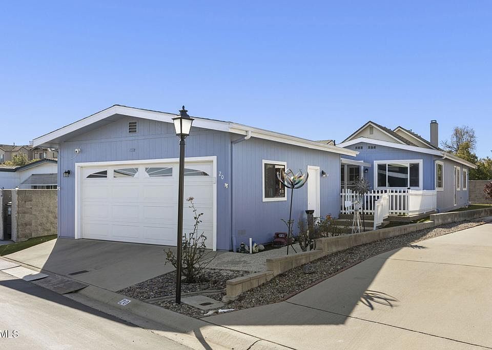 1st image of 20 Poinsettia Gardens Dr #20