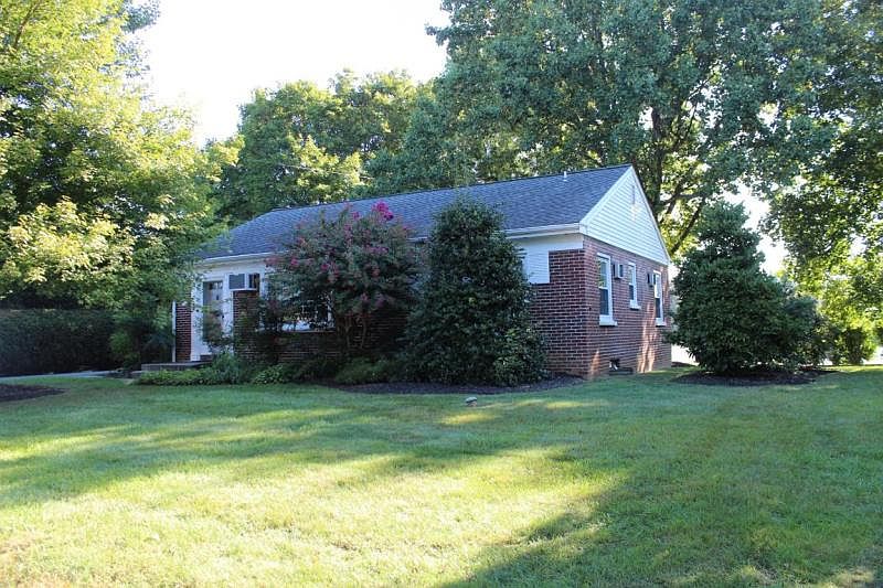 2nd image of 5975 Geneva Dr