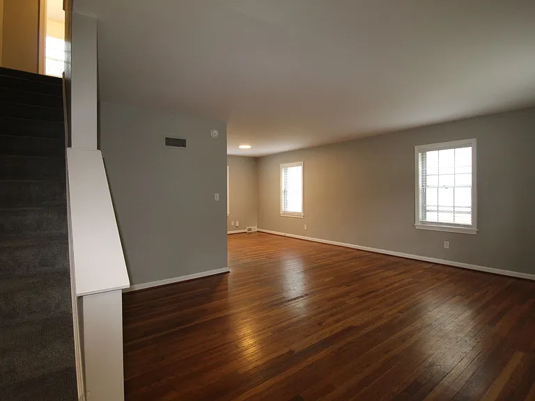 7518 Terrace St — Photo 3