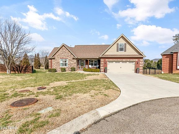 2nd image of 647 Calthorpe Ln