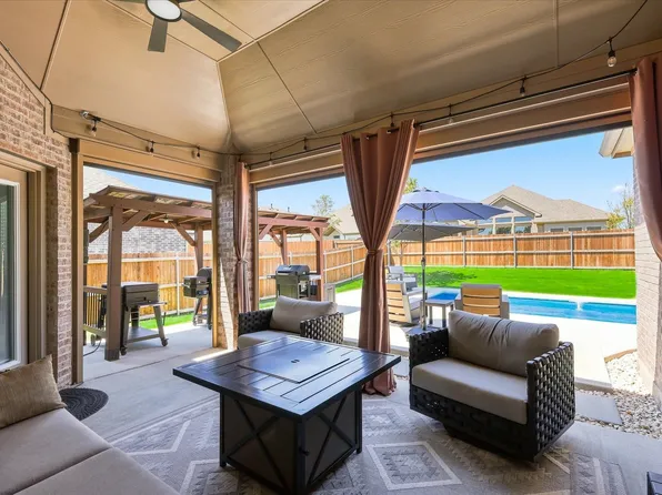 1863 Silver Birch Rd, Waxahachie, TX 75165