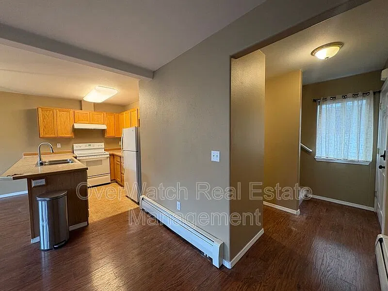 2 bed, 1.5 bath, 1020 sqft, $2,200 — Photo 2