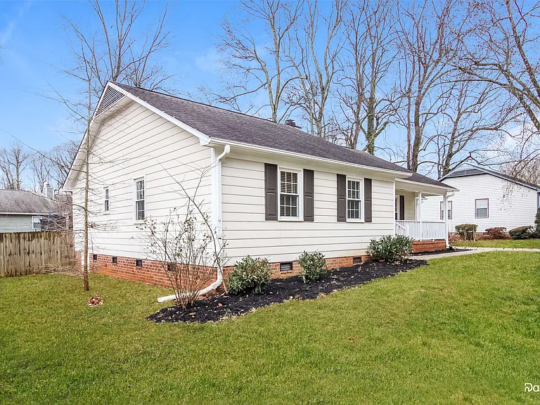 2601 Darden Rd — Photo 2