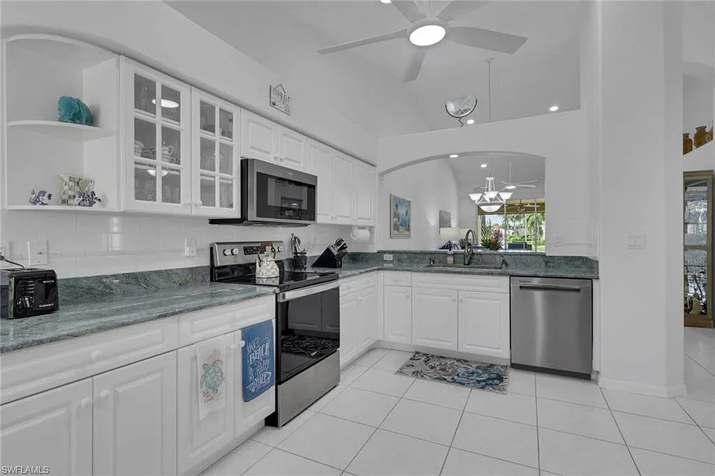 2 bed, 2.0 bath, 1455 sqft, $4,500 — Photo 4
