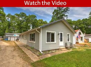 504 Oakwood Beach Dr, Brooklyn, MI