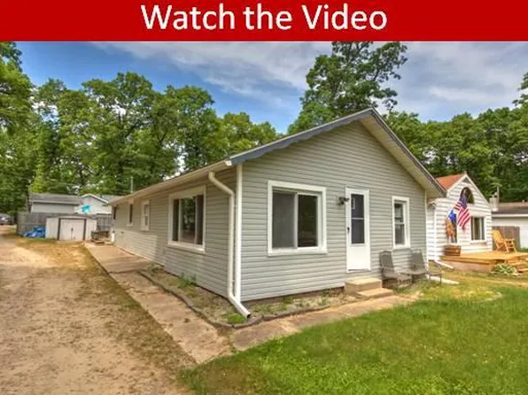 504 Oakwood Beach Dr, Brooklyn, MI 49230