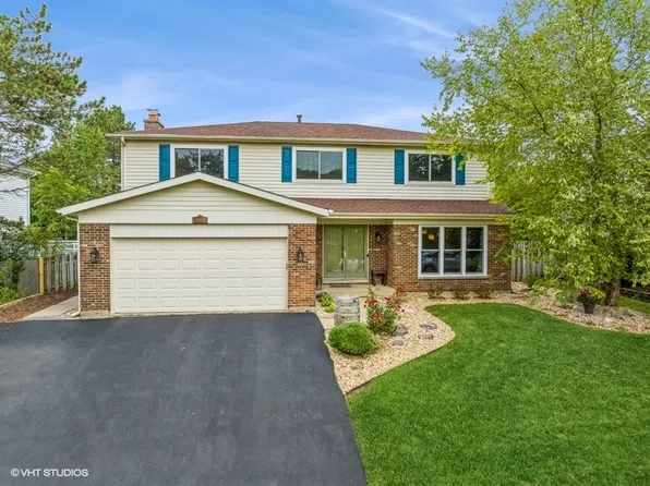 575 Cortland Dr, Lake Zurich, IL 60047