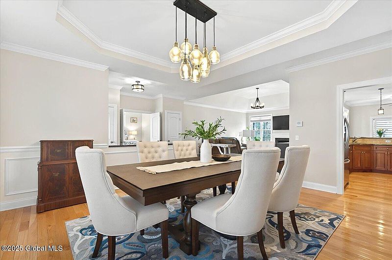 3rd image of 25 Burnham Road